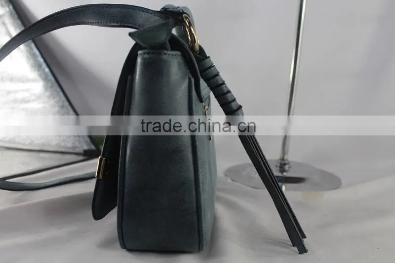 2016 new women messenger bags with tassels Occident fashion shackle cube women handbags