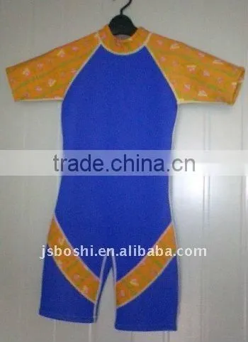 Neoprene surfing wetsuit