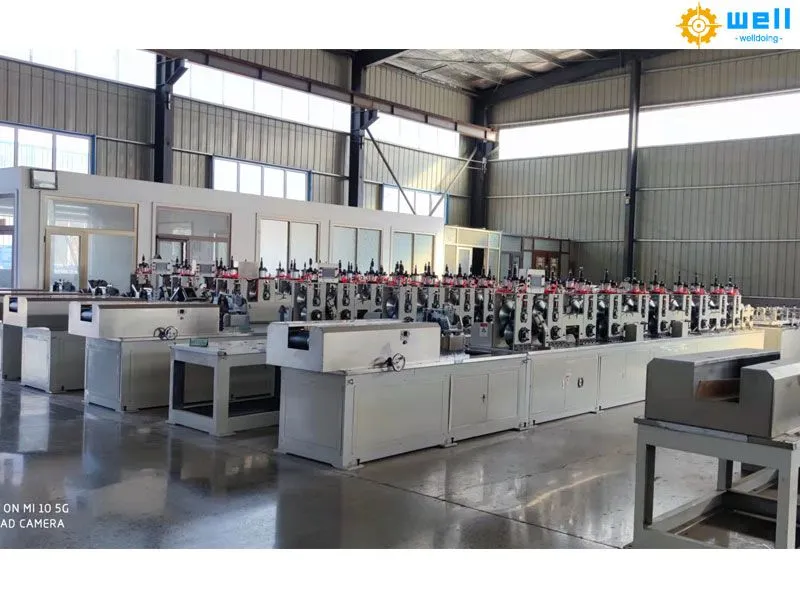 paper-angle-board-protector-machine-4.jpg