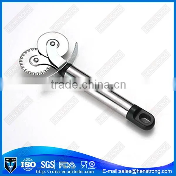 New Design Wood Handle Double Wheel Pizza Cutter