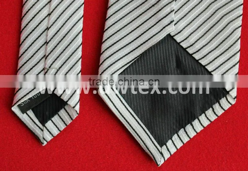 Woven silk necktie
