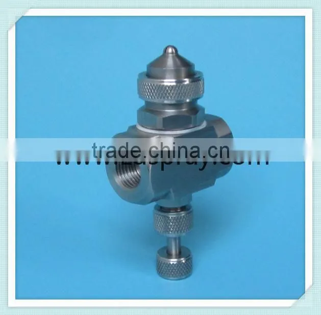 Liquid and air internal mixing flat fan spraying atomizing nozzles