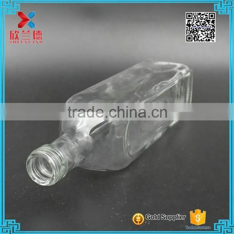 730ml Screw Cap Sealing Type Classical Glass Bottles for Alcohol Drink