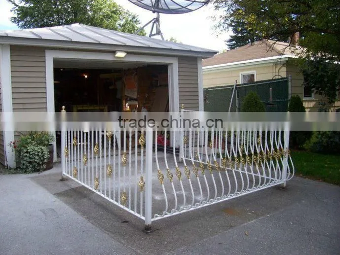 2014 Top-selling wrought iron security garden fence