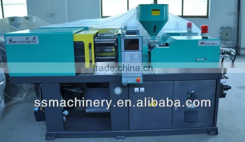 Small gears making injection molding machine