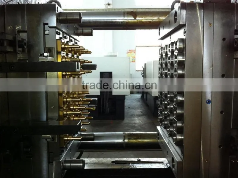 Automatic cap Injection Moulding Machine