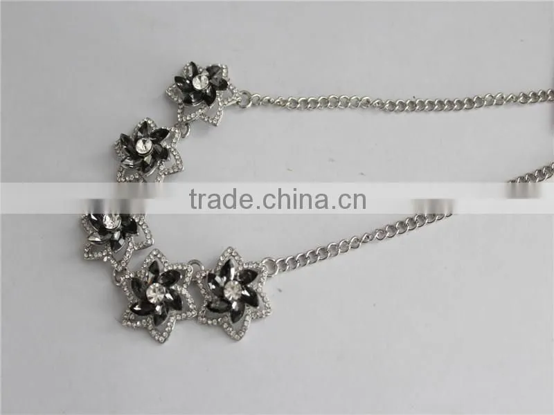 Cheap price white gold plated jewelry, fashionable design jewerly flower crystal necklace