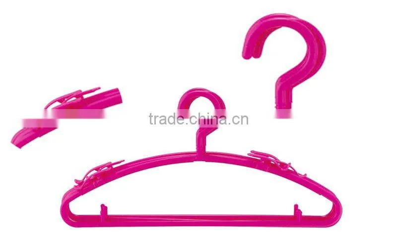 plastic clothes hangers