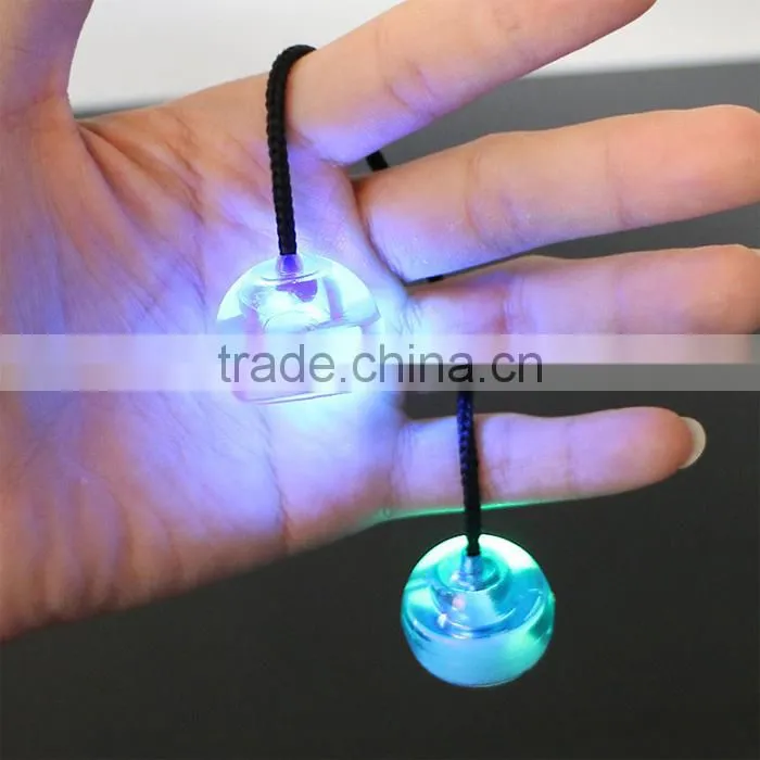 UCHOME 2017 New Arrival Hottest Sale Fidget Thumb Chucks With Led Light