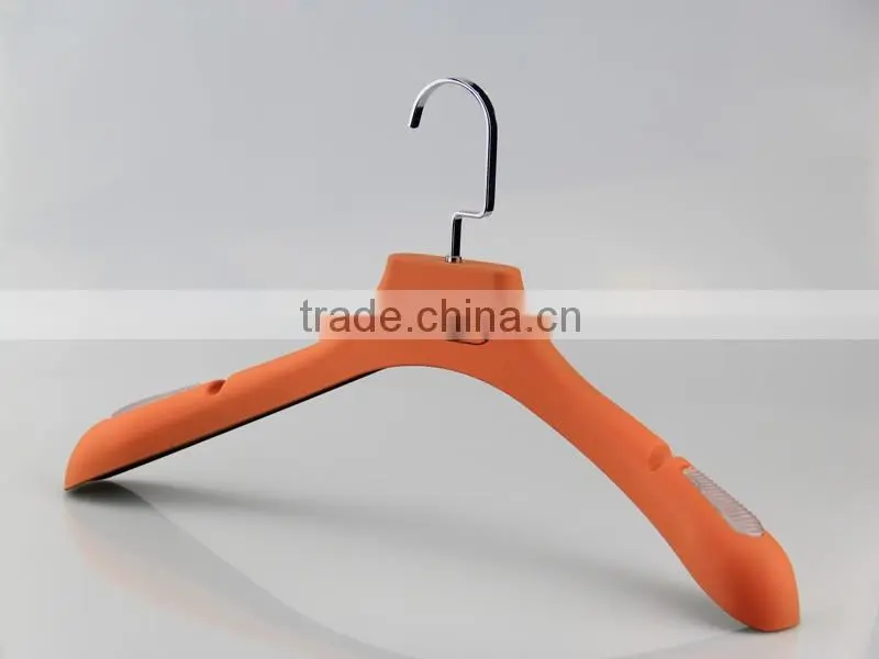 HA1423 non slip plastic clothes hanger rubber coated coat hanger