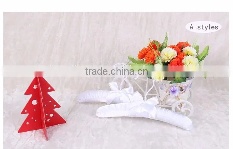 Delicate design ribbon dog clothes hanger bracket wholesale