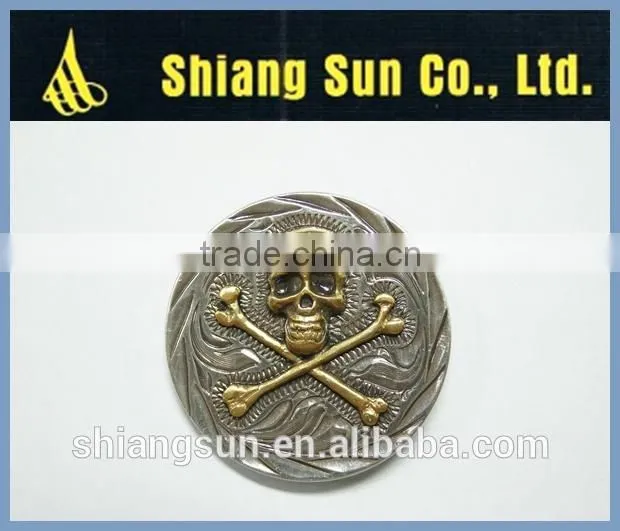 logo belt buckle