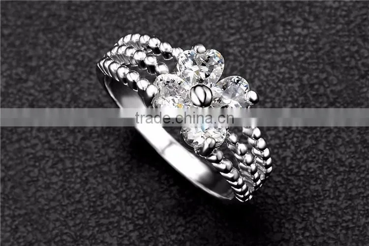Wholesale alibaba fashion jewelry gold/silver clear crystal luxury wedding piston ring