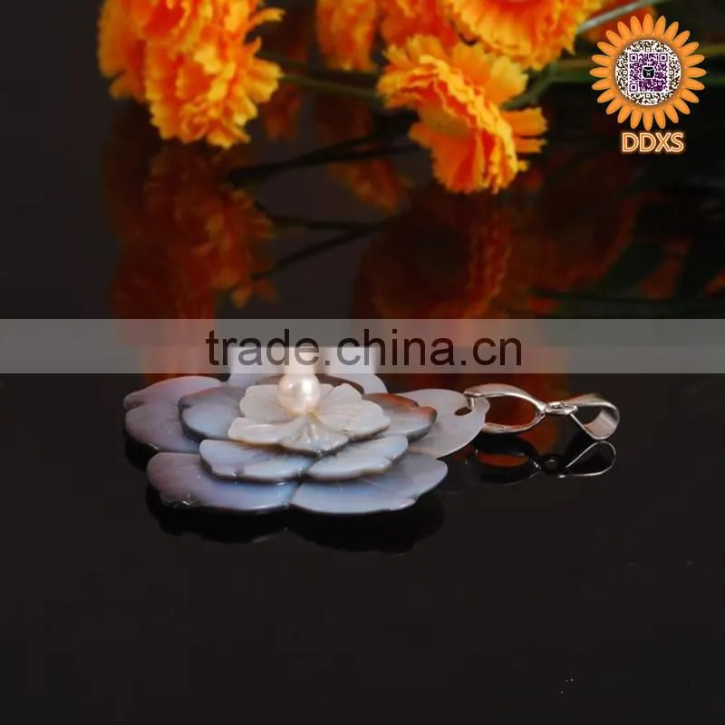 wholesale carved mother of pearl shell pendant