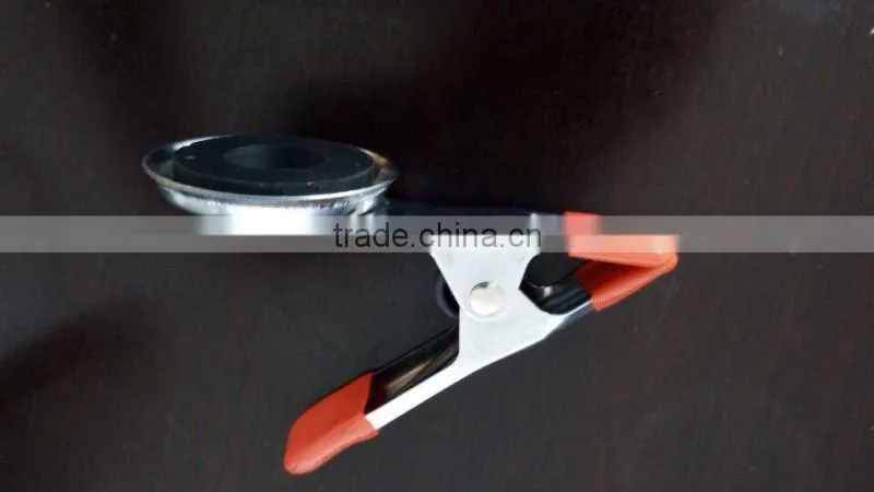 A shape round magnetic metal clamp pinch cock with rubber coated