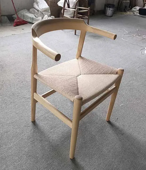 How Does a Replica Wegner PP68 Chair Balance Design and Comfort?