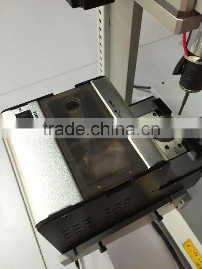 Automatic screw feeders