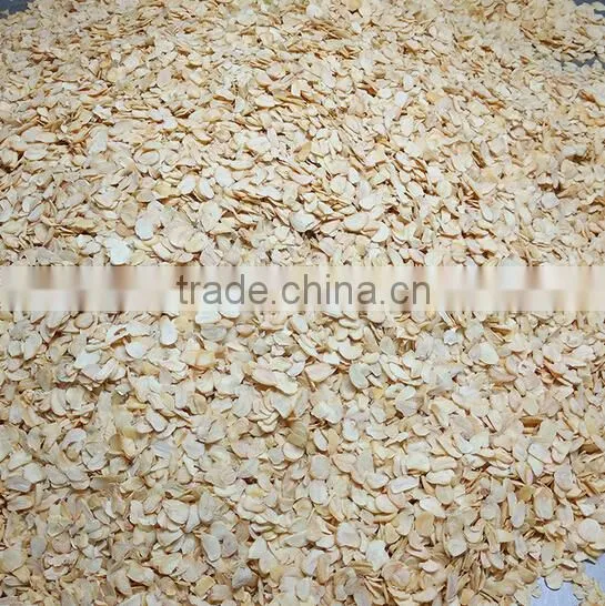 dried garlic flakes