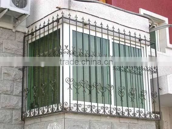 2013 Top-selling modern iron window fence