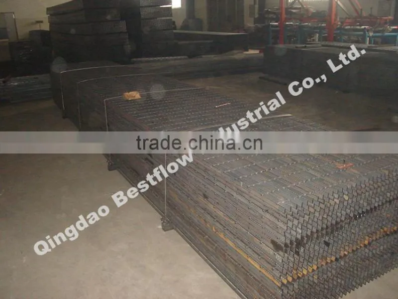 Galvanized steel grating
