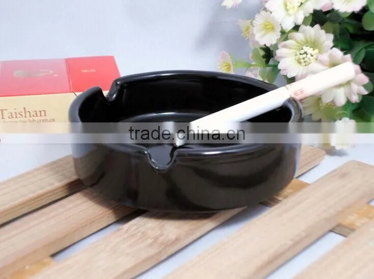 Round shape white/black color ceramic astray