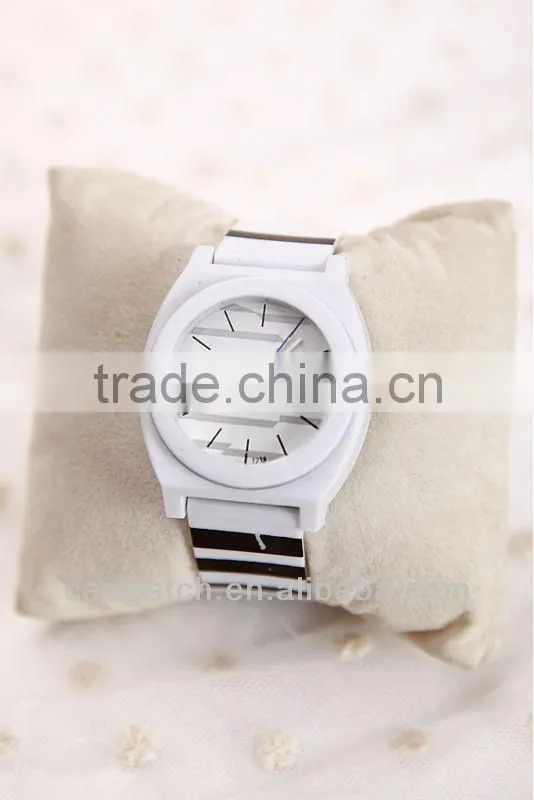 Fashion Black and White Stripes Sport Watch