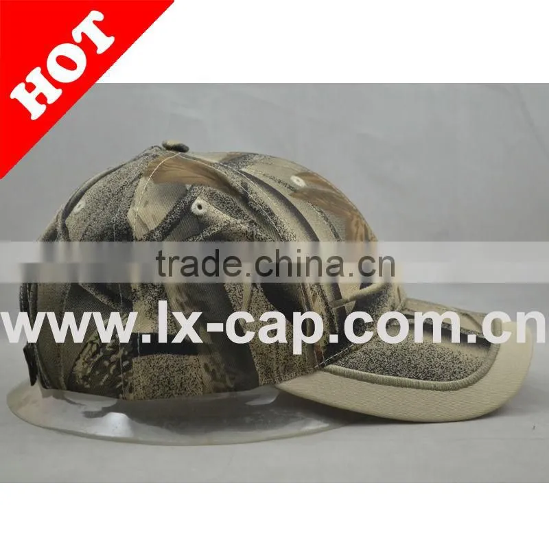 Fashion baseball cap with embroidery