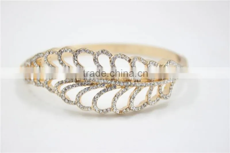Gold Plated Fashion Design Feather Metal & White Diamond Open Cuff Bangle Bracelet For Women Gift For 2016New Intrend style