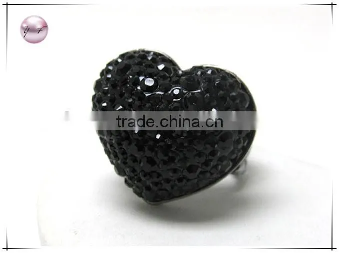 Crystal stud puffy heart stretch ring