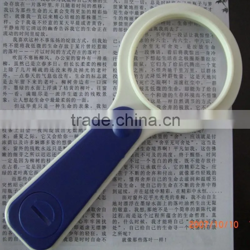 Portable and high quality led illuminated light magnifier