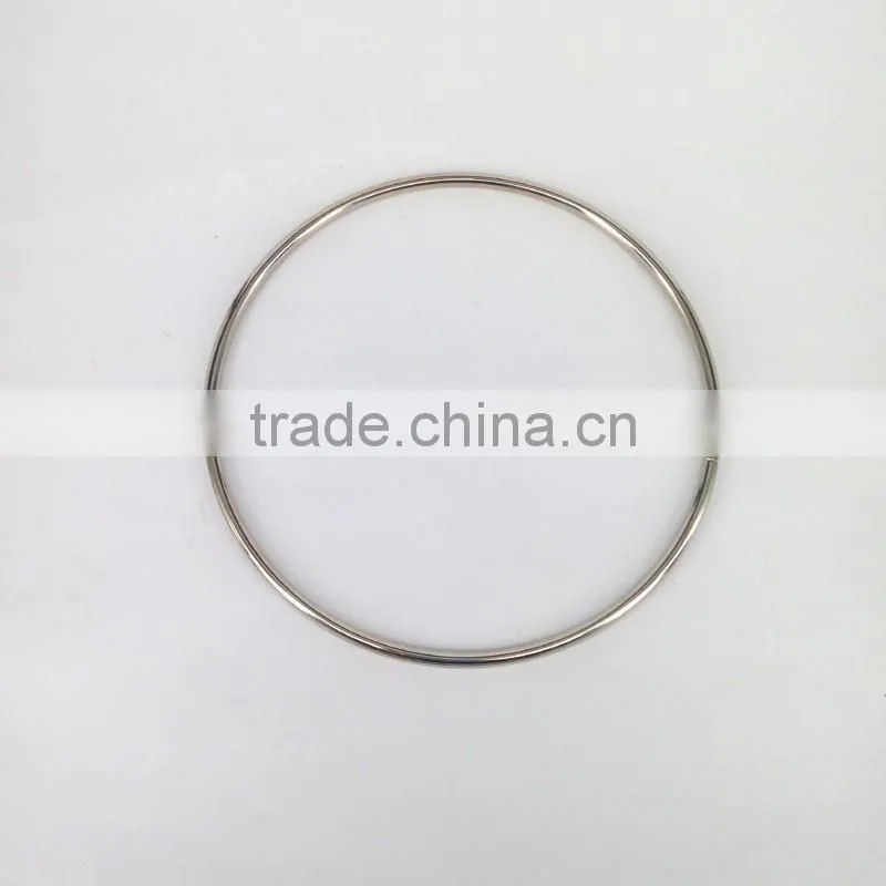 D&D customer designing metal knitting ring loom