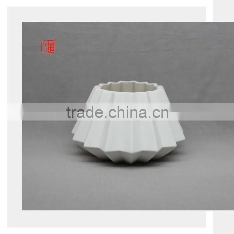 Small Ceramic Flower Vase for Wedding Decoration with White Color