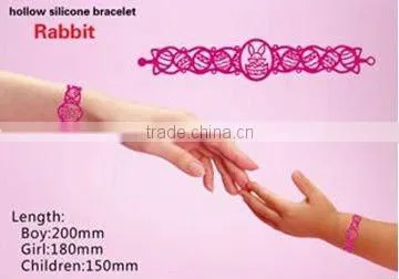 2013 the most popular hign quality custom design silicon hollow bracelet