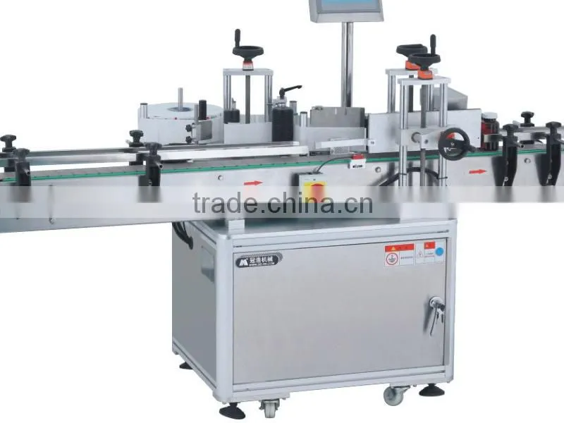 Automatic vertical labeling machine for round bottles