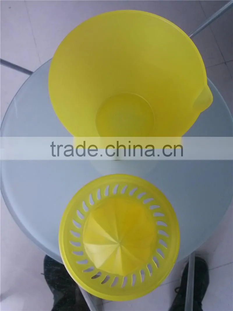 Plastic Manual Juicer