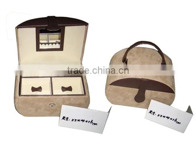 Lightweight Cute Handle Jewelry Box With Three Compartments And A Mirror