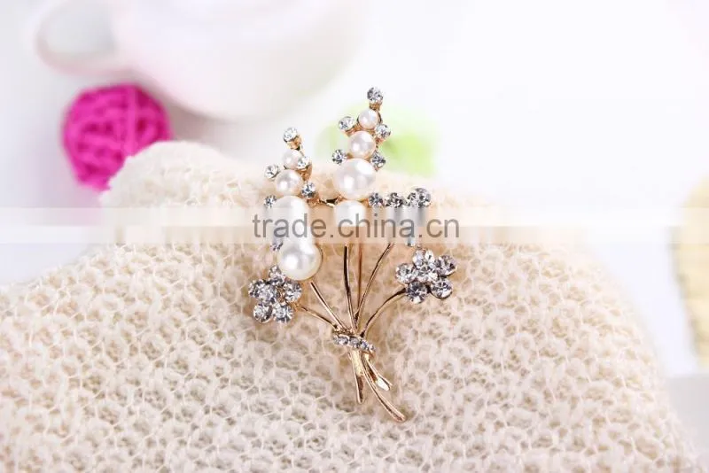 Luxe Rhinestone Brooch pin,Pearls Brooch For Wedding Invitation