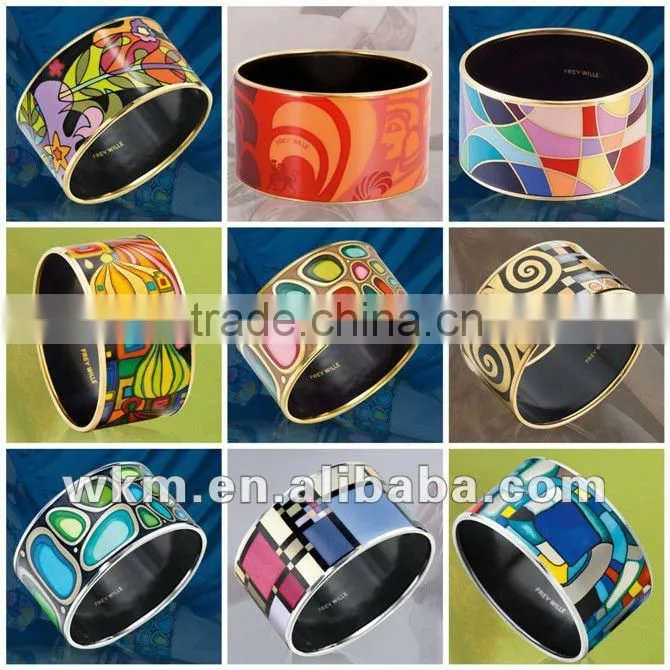 Elegant bangle
