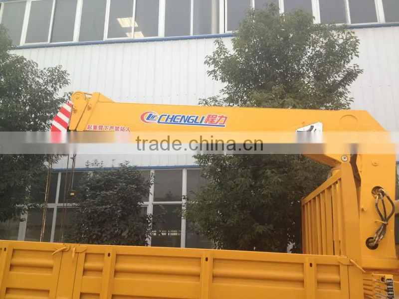 Dongfeng 5 tons truck crane