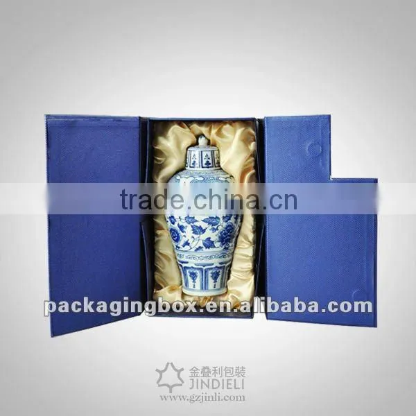 Magnetic close wine box