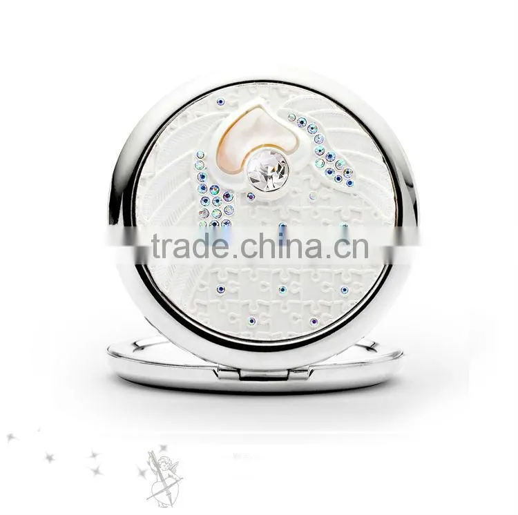 Round compact mirror fully covered with crystals on the top