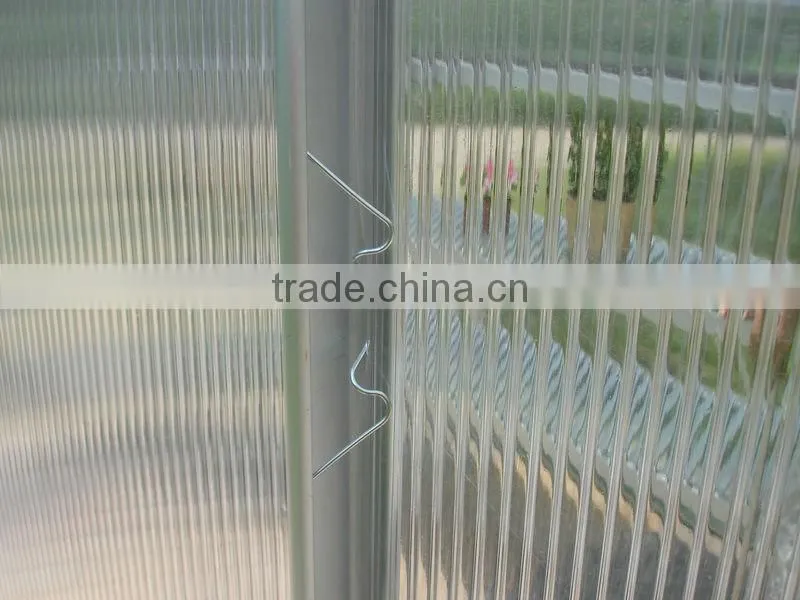 Garden greenhouse with aluminium frame and spring chips for green color