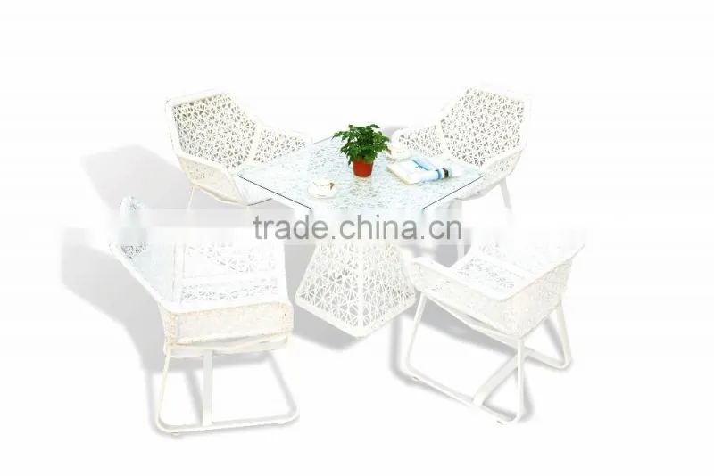 White Rattan Outdoor Furniture Luxury Coffee Table And Chairs