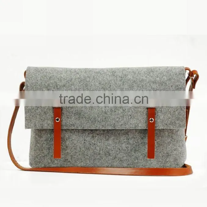 Light gray polyester felt messenger bag with leather shoulder strap(TM-FT-020)