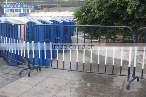 Crowd control barrier