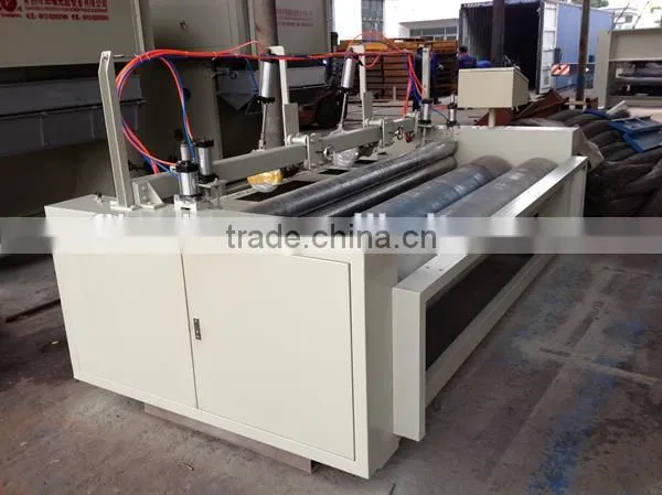 Slitting and rewinding machine, fabric slitting and rewinding machine