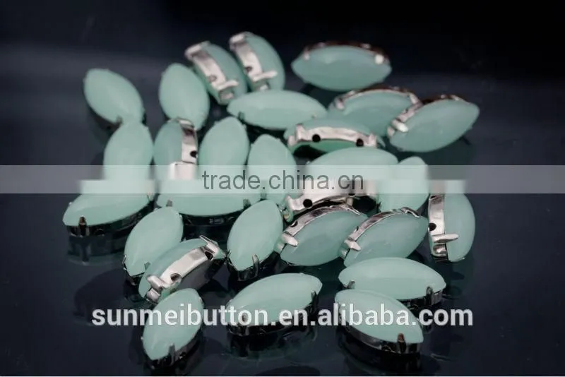 Fashion Plastic Opal Rhinestone in Sew on Setting for Garment Accessories
