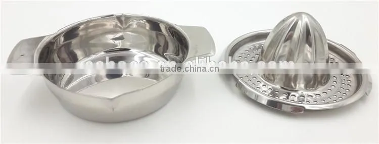 Hand juicer