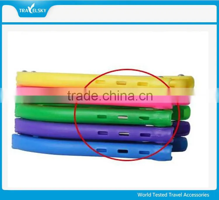 Lightweight travel foldable plastic clothes hanger