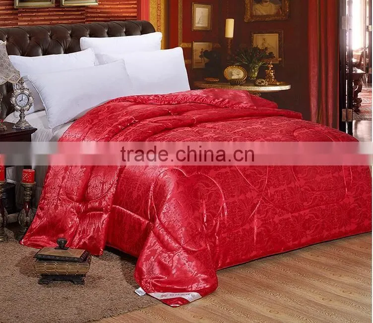 100% silk quilt with red color jacquard flower